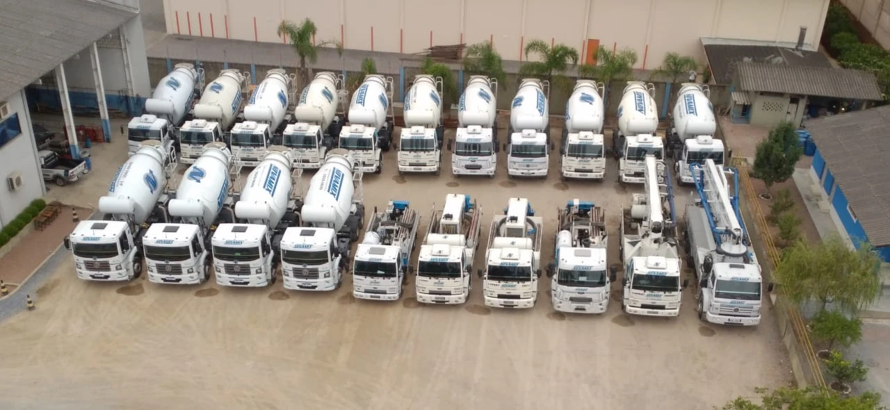 Frota de caminhões Novamix na central